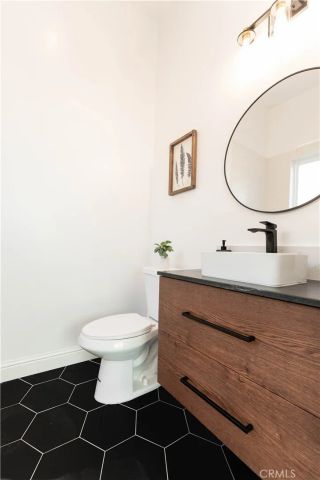 5743 Chesley Avenue, Los Angeles, CA 90043