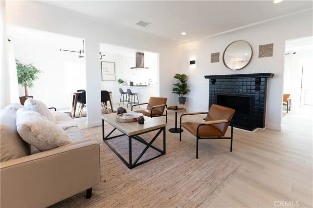 5743 Chesley Avenue, Los Angeles, CA 90043