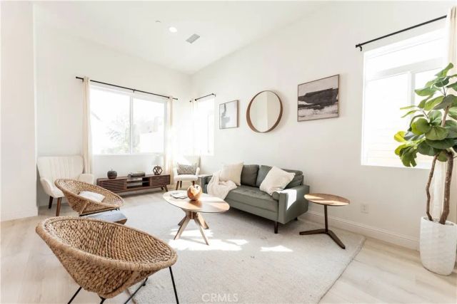 5743 Chesley Avenue, Los Angeles, CA 90043
