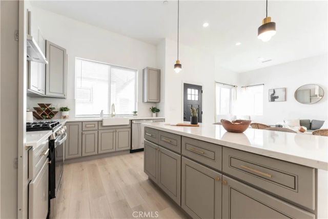 5743 Chesley Avenue, Los Angeles, CA 90043