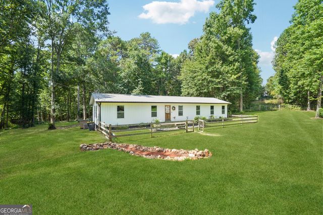 1199 Bo Bo Banks Road, Grantville, GA 30220