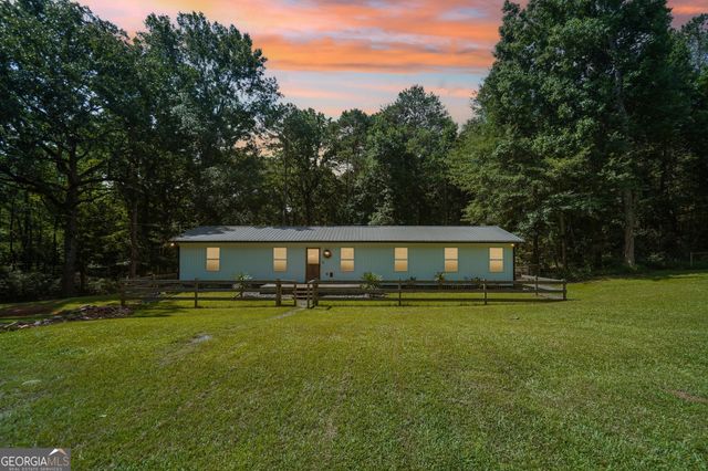 1199 Bo Bo Banks Road, Grantville, GA 30220