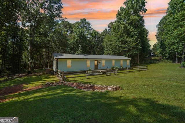 1199 Bo Bo Banks Road, Grantville, GA 30220