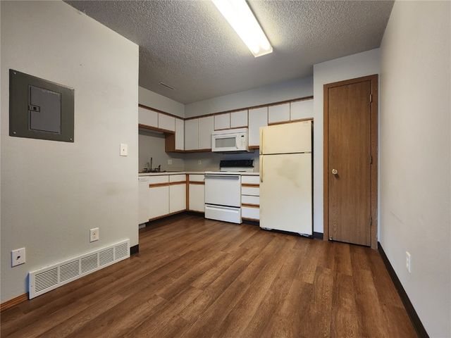 930A Boston Way 11, Coralville, IA 52241