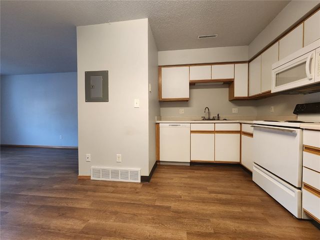 930A Boston Way 11, Coralville, IA 52241