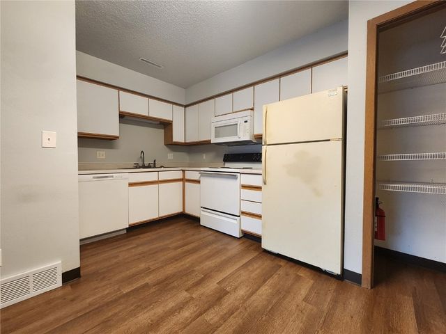 930A Boston Way 11, Coralville, IA 52241