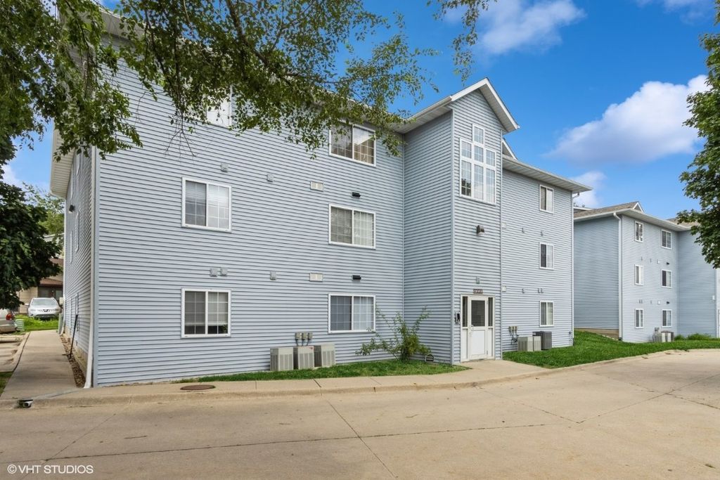 930A Boston Way 11, Coralville, IA 52241