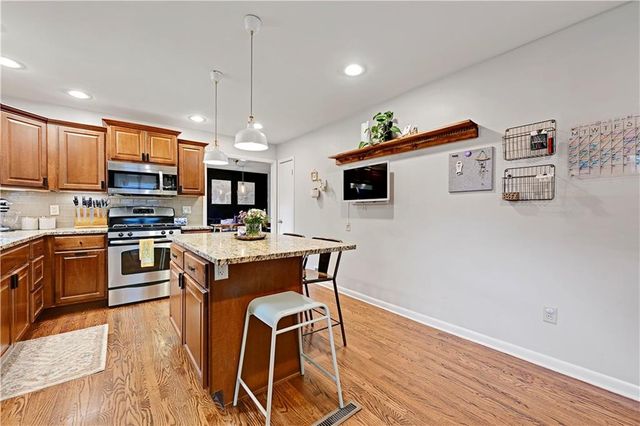 3007 W 49th Terrace, Westwood, KS 66205