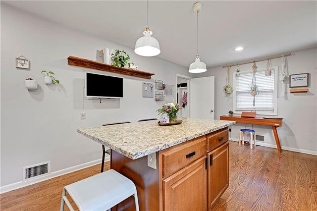 3007 W 49th Terrace, Westwood, KS 66205