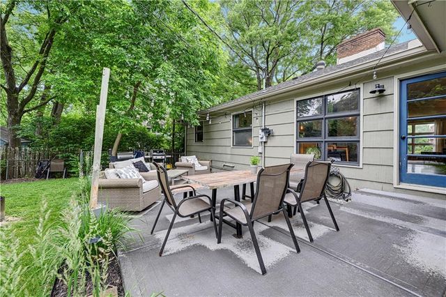 3007 W 49th Terrace, Westwood, KS 66205