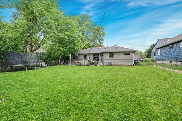 3007 W 49th Terrace, Westwood, KS 66205