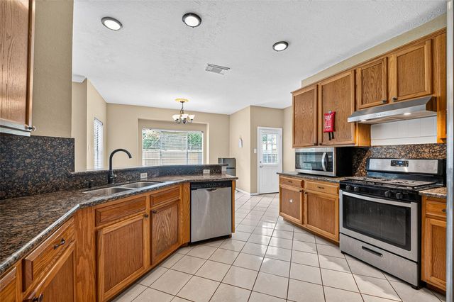 1512 Pine Grove Lane, Pearland, TX 77581
