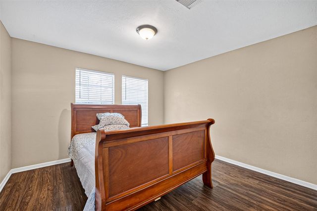 1512 Pine Grove Lane, Pearland, TX 77581