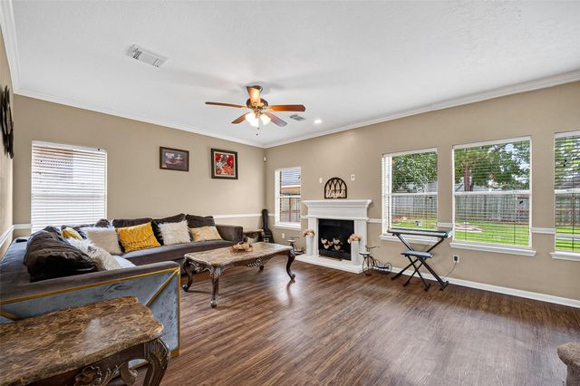 1512 Pine Grove Lane, Pearland, TX 77581