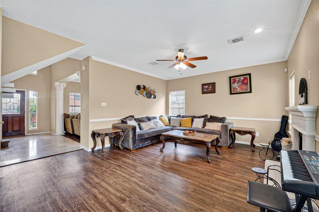 1512 Pine Grove Lane, Pearland, TX 77581