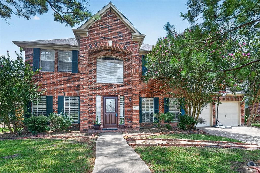 1512 Pine Grove Lane, Pearland, TX 77581