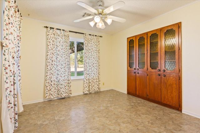 208 S Hedwig Street, Riesel, TX 76682