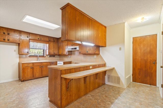 208 S Hedwig Street, Riesel, TX 76682