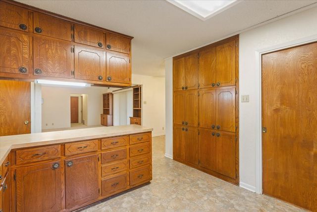 208 S Hedwig Street, Riesel, TX 76682