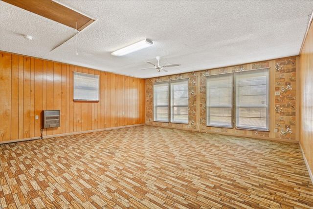 208 S Hedwig Street, Riesel, TX 76682