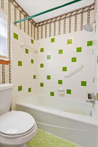 208 S Hedwig Street, Riesel, TX 76682