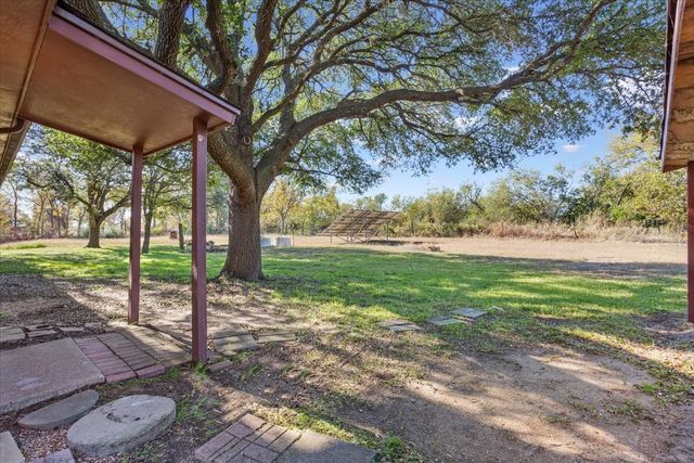 208 S Hedwig Street, Riesel, TX 76682