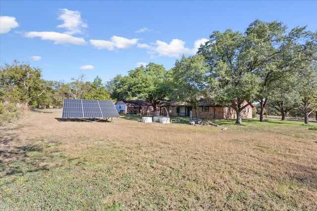 208 S Hedwig Street, Riesel, TX 76682