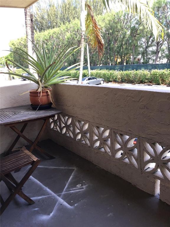 Image 3 of property listing at 14500 SW 88th Ave 205, Palmetto Bay, FL 33176