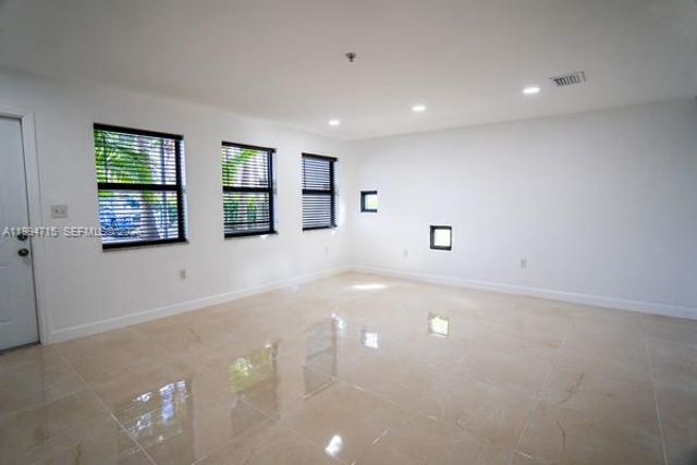 1622 NW 1st Ave 1, Miami, FL 33136