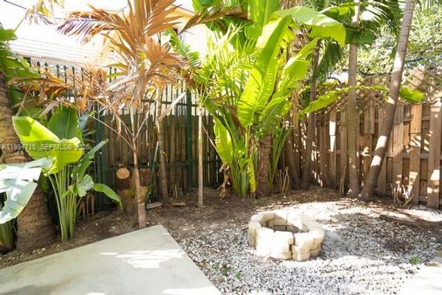 1622 NW 1st Ave 1, Miami, FL 33136