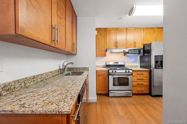 40-22 College Point Boulevard 6H, Flushing, NY 11354