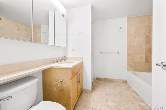40-22 College Point Boulevard 6H, Flushing, NY 11354