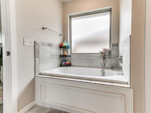 10808 NW 8th Street, Yukon, OK 73099