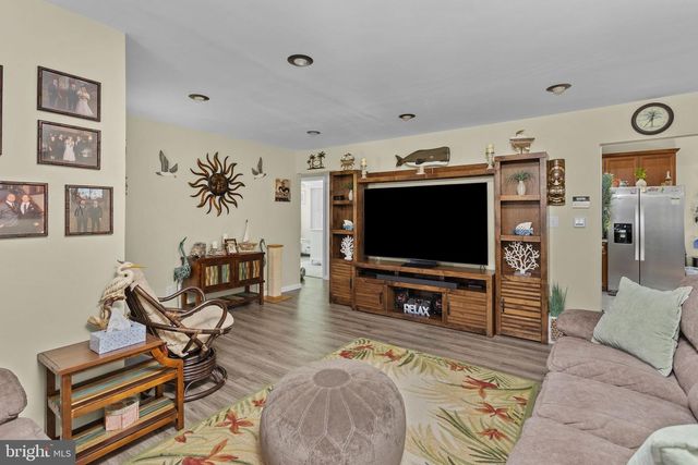 9 ABBEY PL, Hamilton, NJ 08610