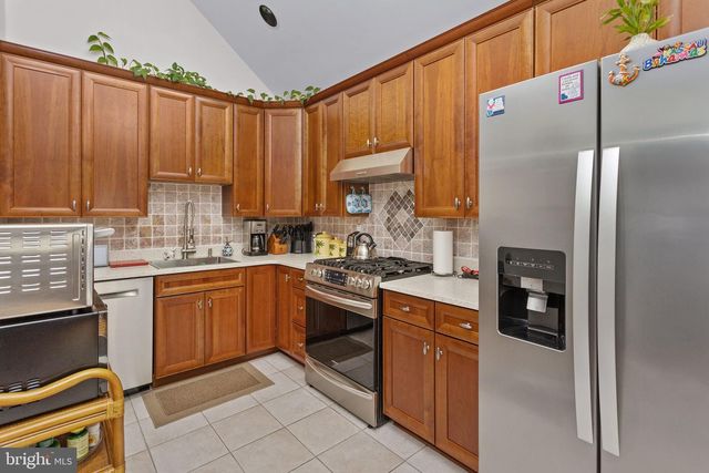9 ABBEY PL, Hamilton, NJ 08610
