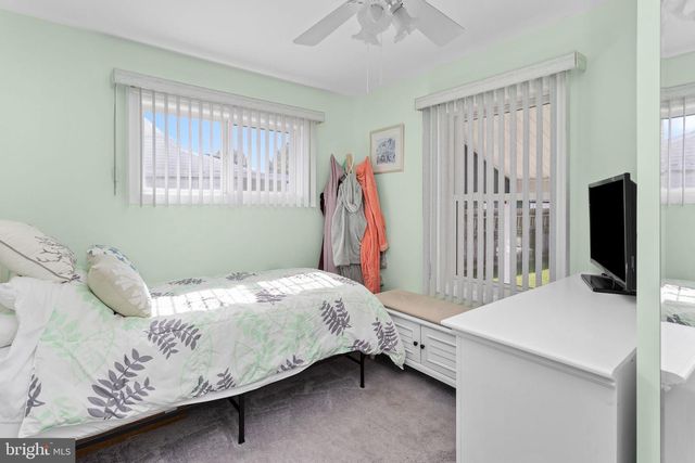 9 ABBEY PL, Hamilton, NJ 08610