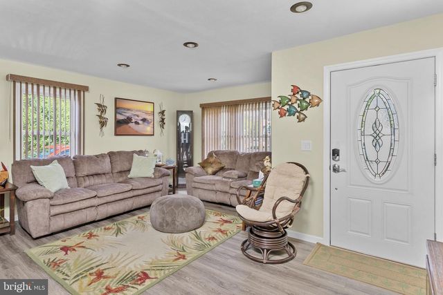 9 ABBEY PL, Hamilton, NJ 08610