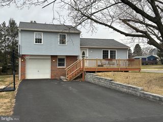 1030 STELLAR DR, Mount Joy, PA 17552