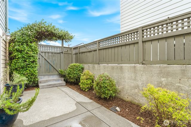 4418 Eastern Avenue N, Seattle, WA 98103