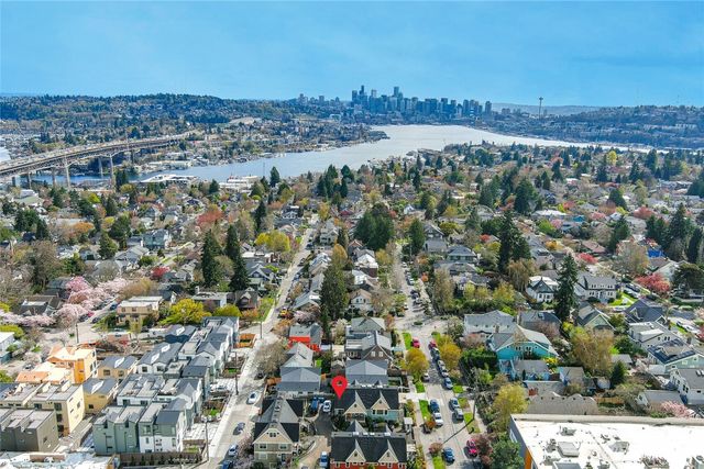 4418 Eastern Avenue N, Seattle, WA 98103