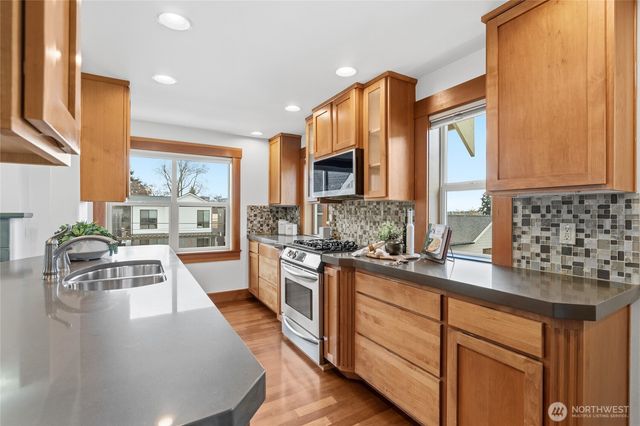 4418 Eastern Avenue N, Seattle, WA 98103