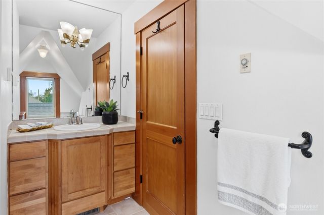 4418 Eastern Avenue N, Seattle, WA 98103