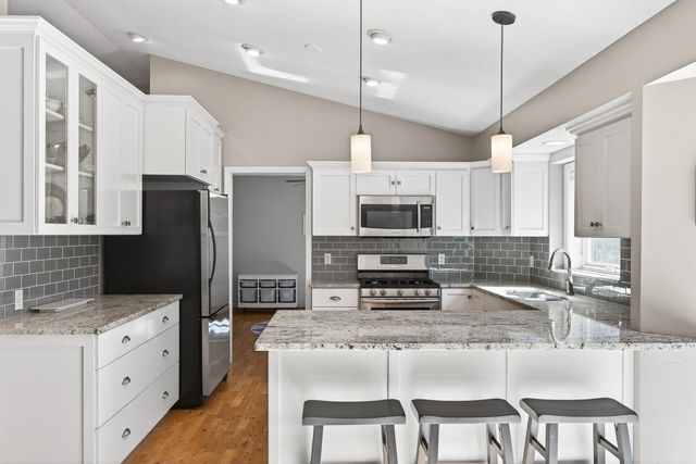 14715 39th Avenue N, Plymouth, MN 55446