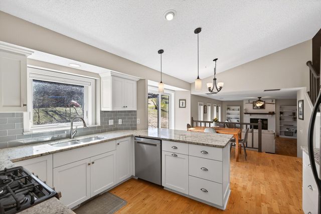 14715 39th Avenue N, Plymouth, MN 55446