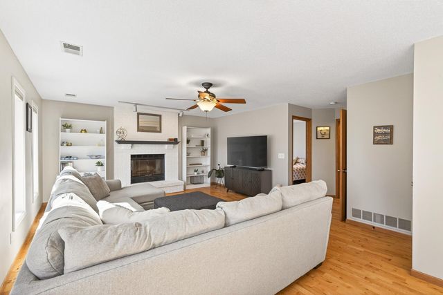 14715 39th Avenue N, Plymouth, MN 55446