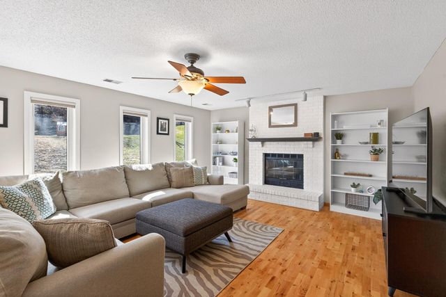 14715 39th Avenue N, Plymouth, MN 55446