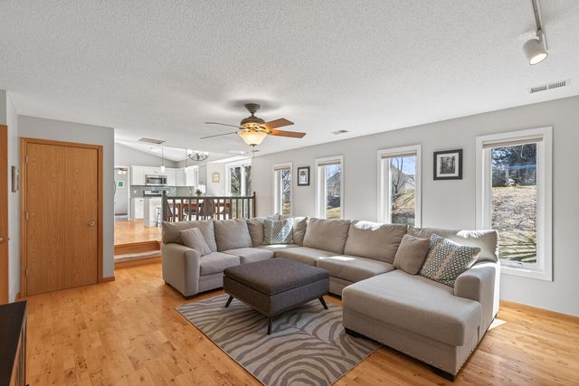 14715 39th Avenue N, Plymouth, MN 55446