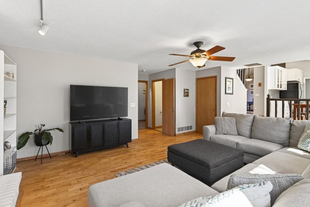 14715 39th Avenue N, Plymouth, MN 55446