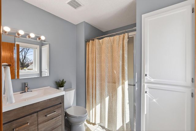 14715 39th Avenue N, Plymouth, MN 55446