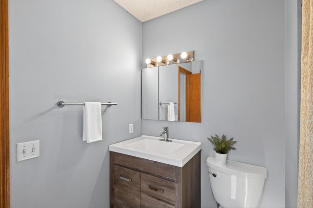 14715 39th Avenue N, Plymouth, MN 55446